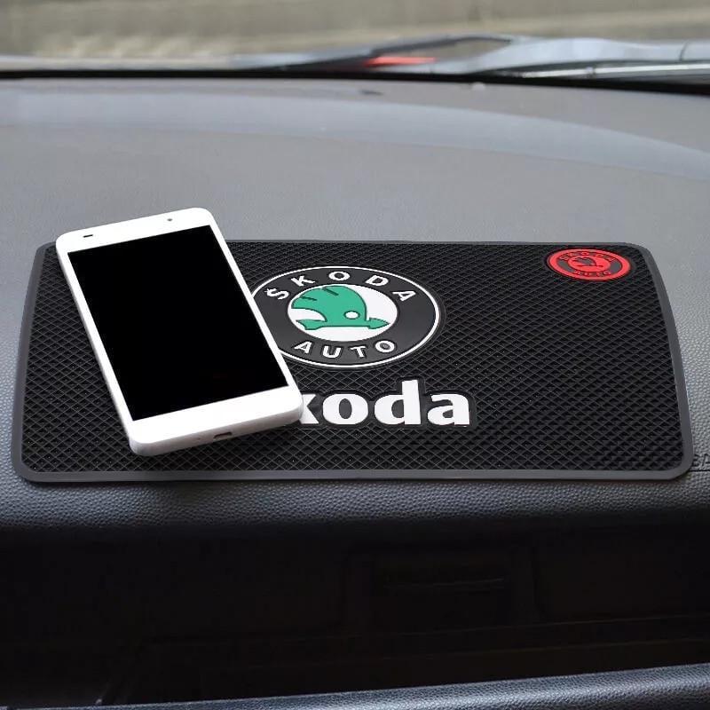 Коврик антискользящий SKODA на панель авто (1383815778)