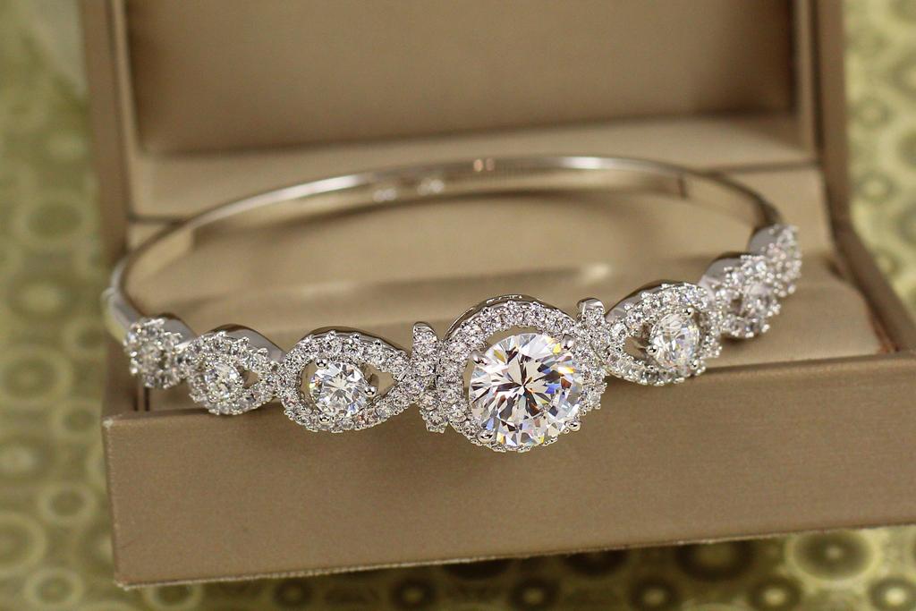 Браслет бэнгл Xuping Jewelry Люмина от 17 см до 19 см серебристый