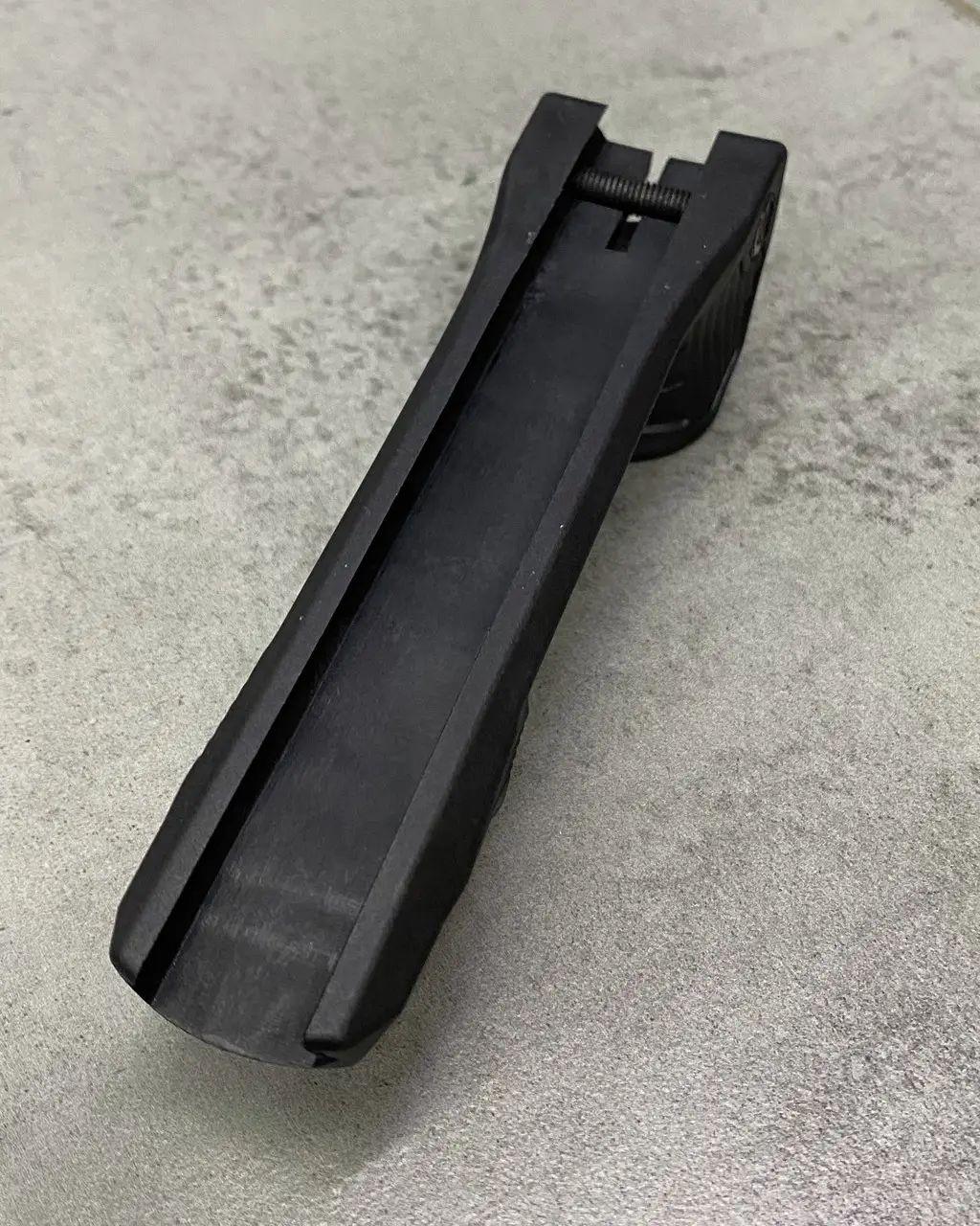 Рукоятка переноса огня DLG Tactical DLG-159 на Picatinny упор на цевье Черный (241856) - фото 3 Рукоятка переноса огня DLG Tactical DLG-159 на Picatinny упор на цевье Черный (241856) - фото 3