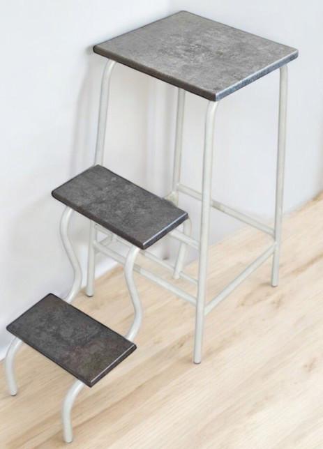 Стул-стремянка Наша Ковка на три ступени МДФ 65 см Серый мрамор/Белый Стул-стремянка Наша Ковка на три ступени МДФ 65 см Серый мрамор/Белый