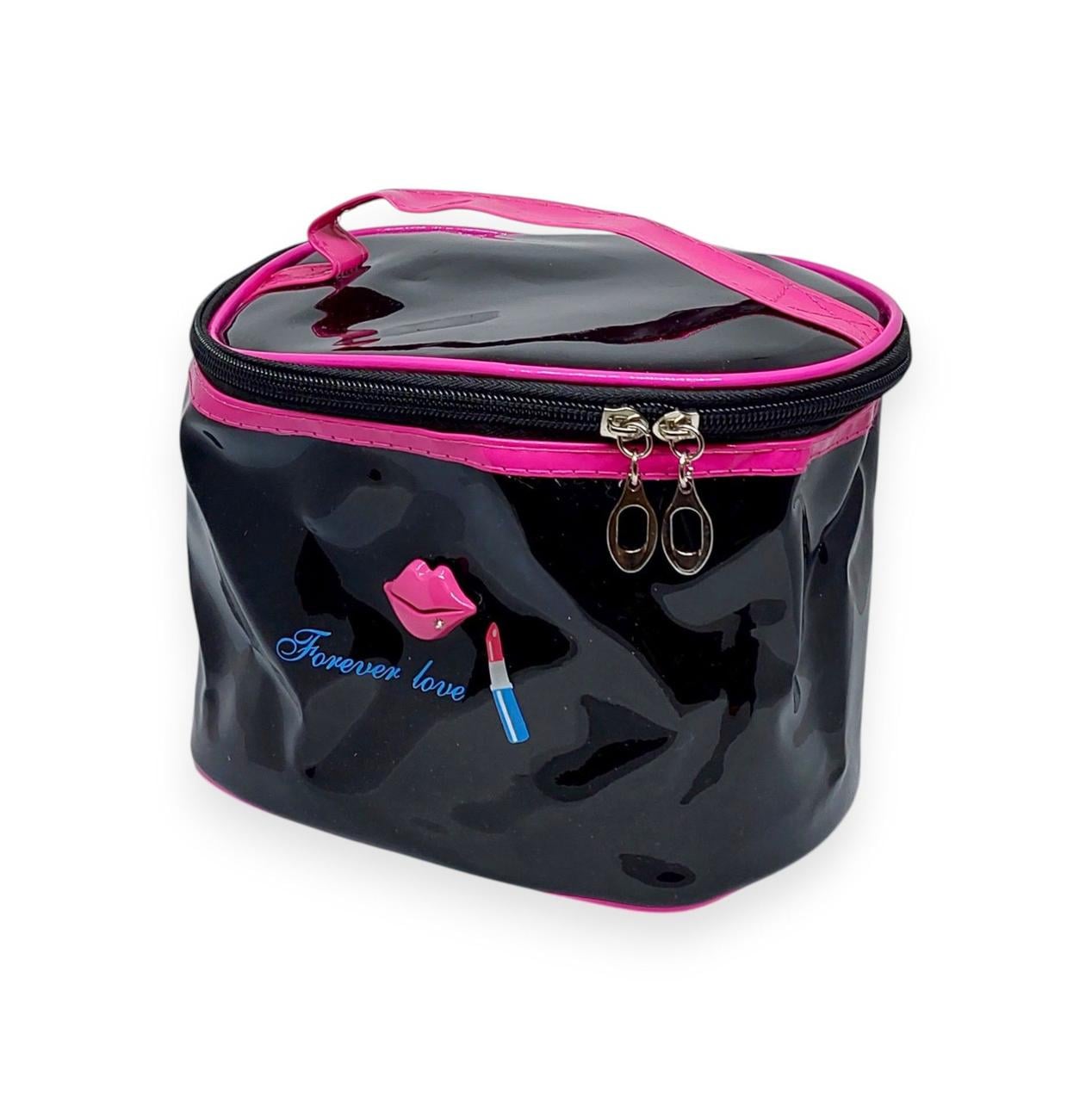 Косметичка-чемоданчик Traum LIPS #2 Forever Love овальная лаковая 21х15,5х14 см Черный (130006-2-чор) Косметичка-чемоданчик Traum LIPS #2 Forever Love овальная лаковая 21х15,5х14 см Черный (130006-2-чор)