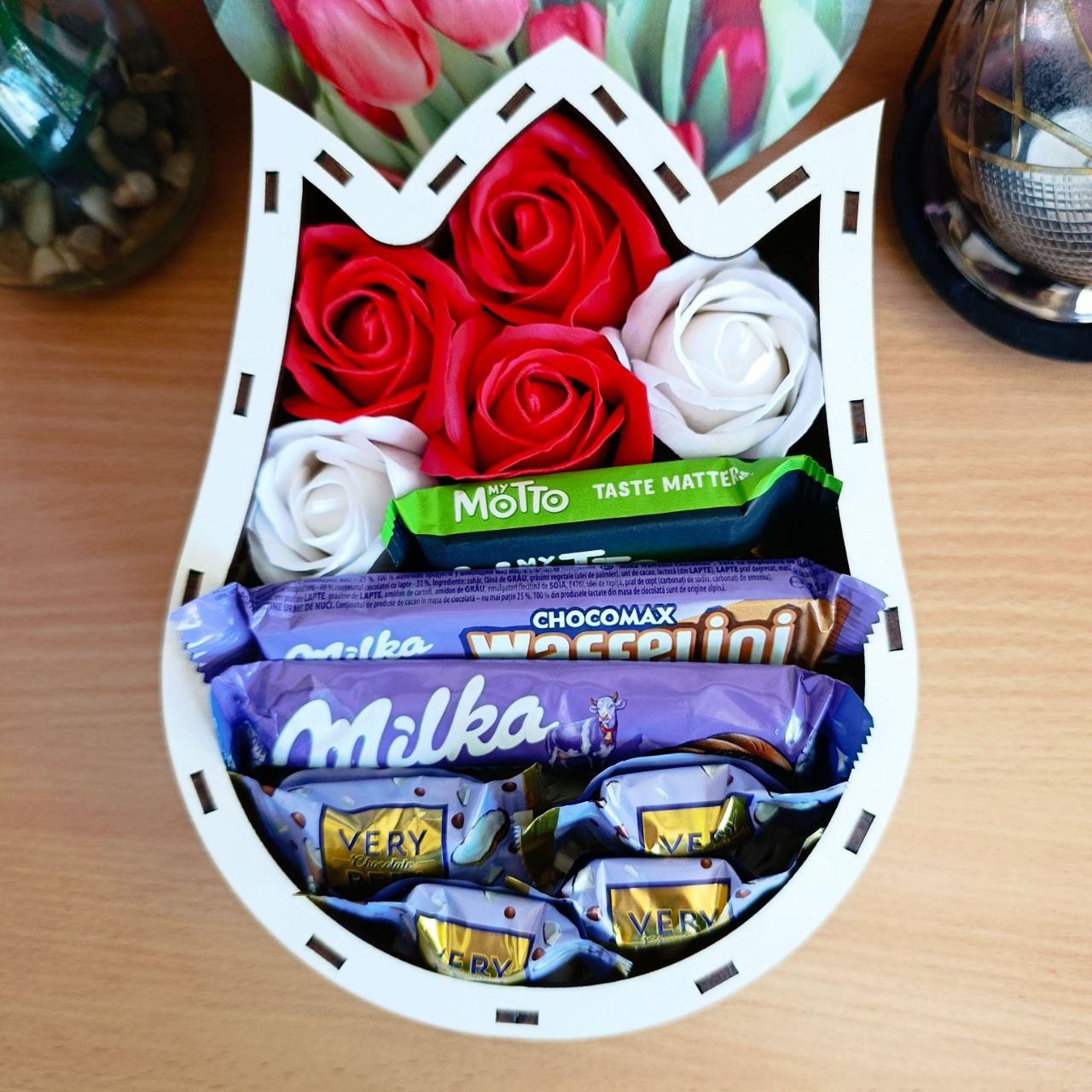 Бокс з солодощами Мілка та трояндами для дівчини на день закоханих/8 березня/день народження (ar246) Бокс з солодощами Мілка та трояндами для дівчини на день закоханих/8 березня/день народження (ar246)