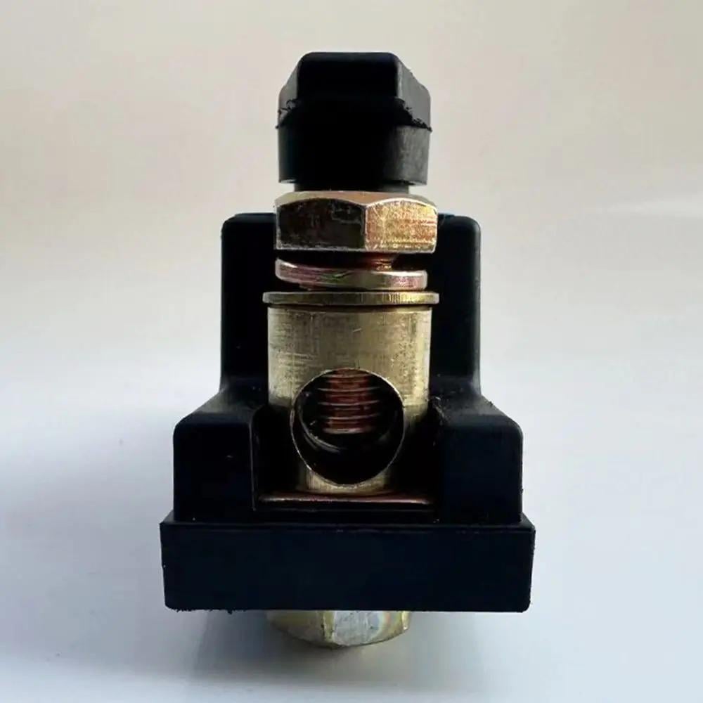 Выключатель автомобильного аккумулятора 12/24 В (664747) Выключатель автомобильного аккумулятора 12/24 В (664747)