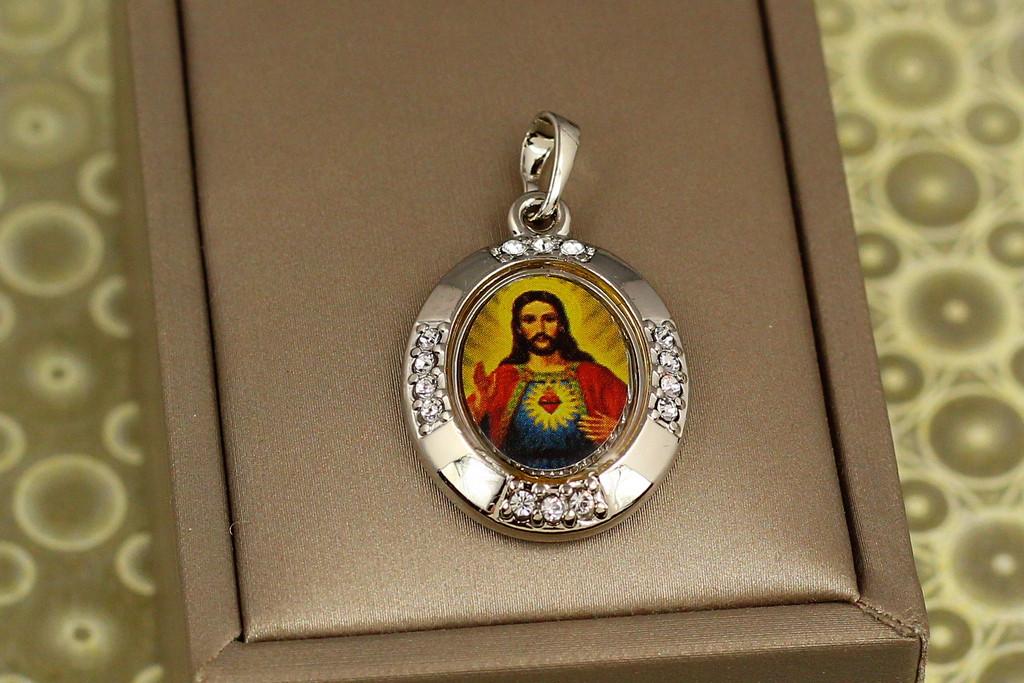 Ладанка Xuping Jewelry овальная Иисус с камнями цветная 2,7 см Серебристый (2557335572)