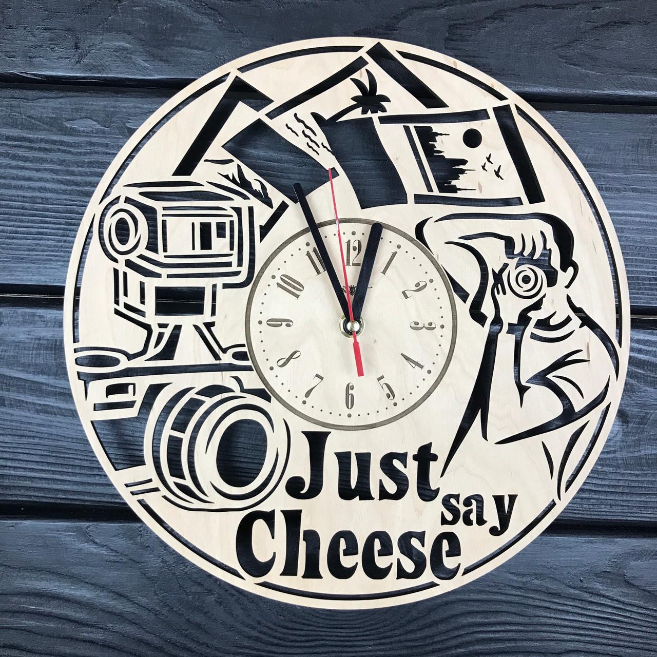 Часы дизайнерские настенные деревянные Фотограф