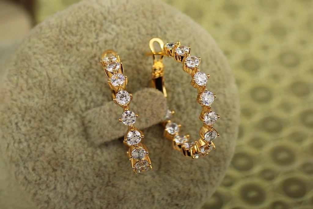 Серьги кольца Хuping Jewelry с крупными камнями 2,4 см Золотистый (34592326)