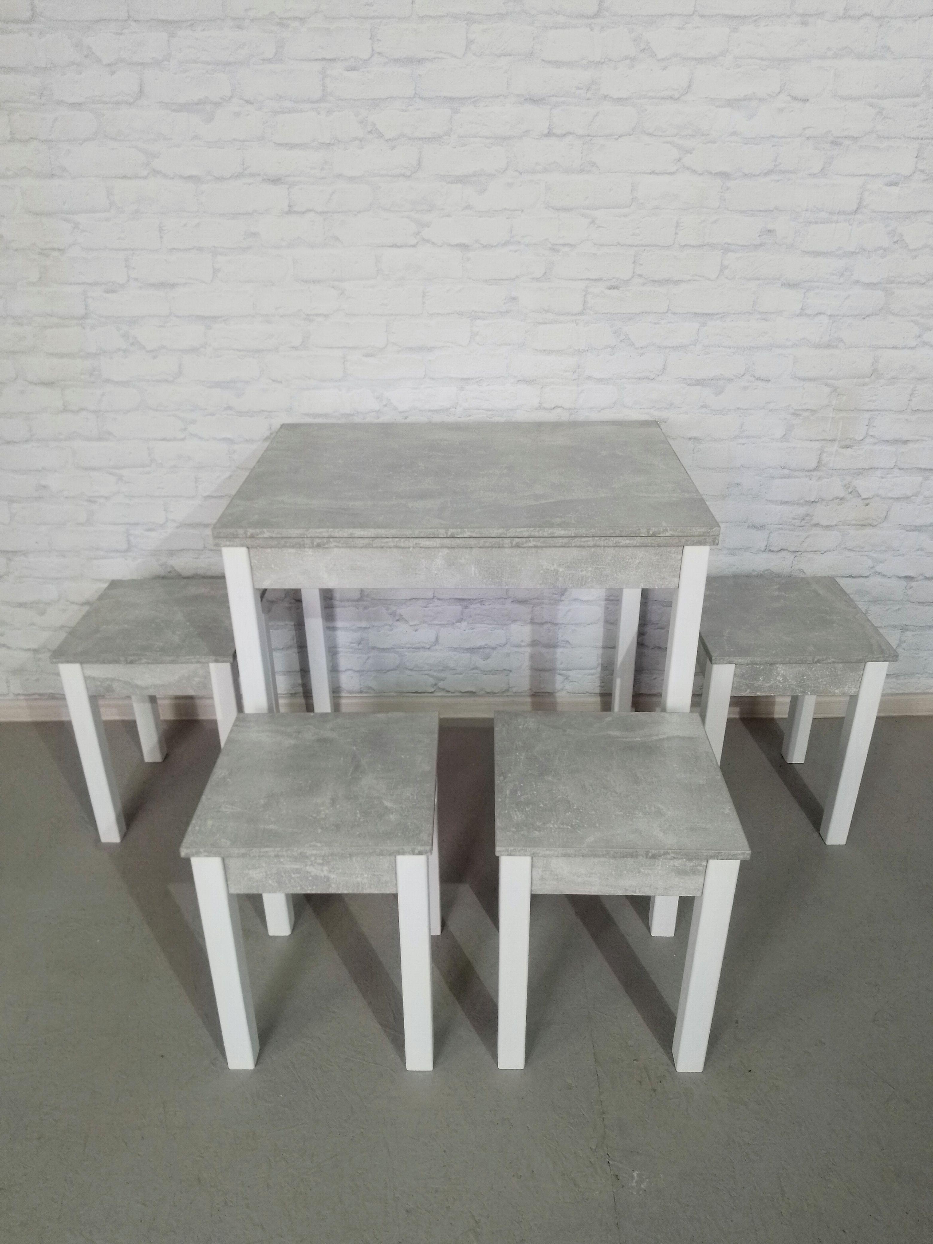 Обеденный стол раскладной и 4 табурета Вента ножки деревянные 80х60х75 см/34х34х45 см Бетон/Белый (0019) - фото 2 Обеденный стол раскладной и 4 табурета Вента ножки деревянные 80х60х75 см/34х34х45 см Бетон/Белый (0019) - фото 2