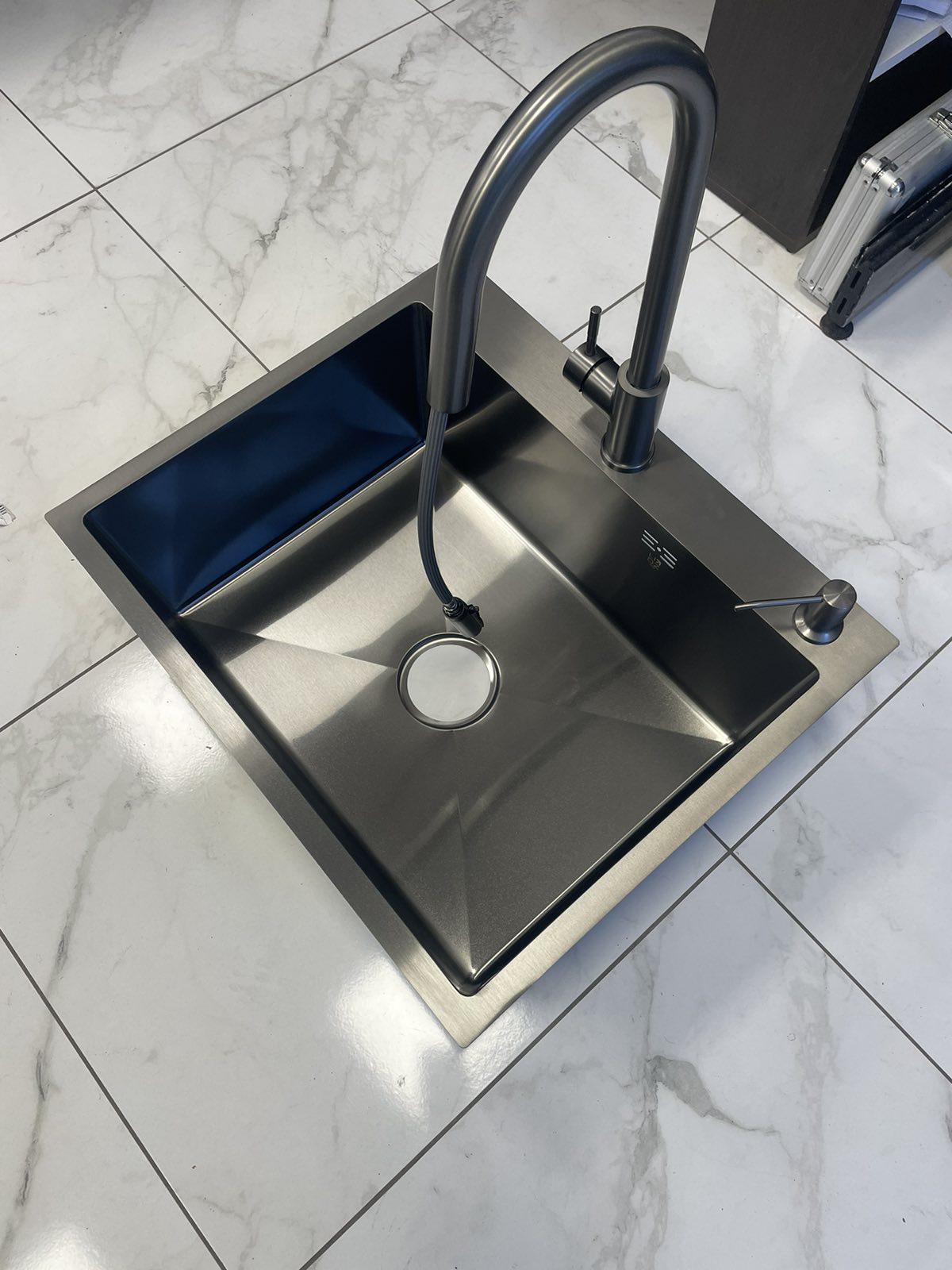 Мойка кухонная Lidz 6050 Черный/смеситель для кухни с выдвижным изливом Kroner PVD03915 - фото 5