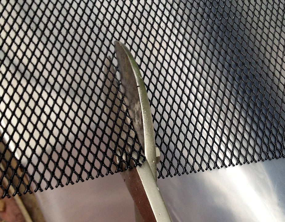 Алюминиевая сетка в бампер для защиты радиатора, ячейка ромб 15 мм