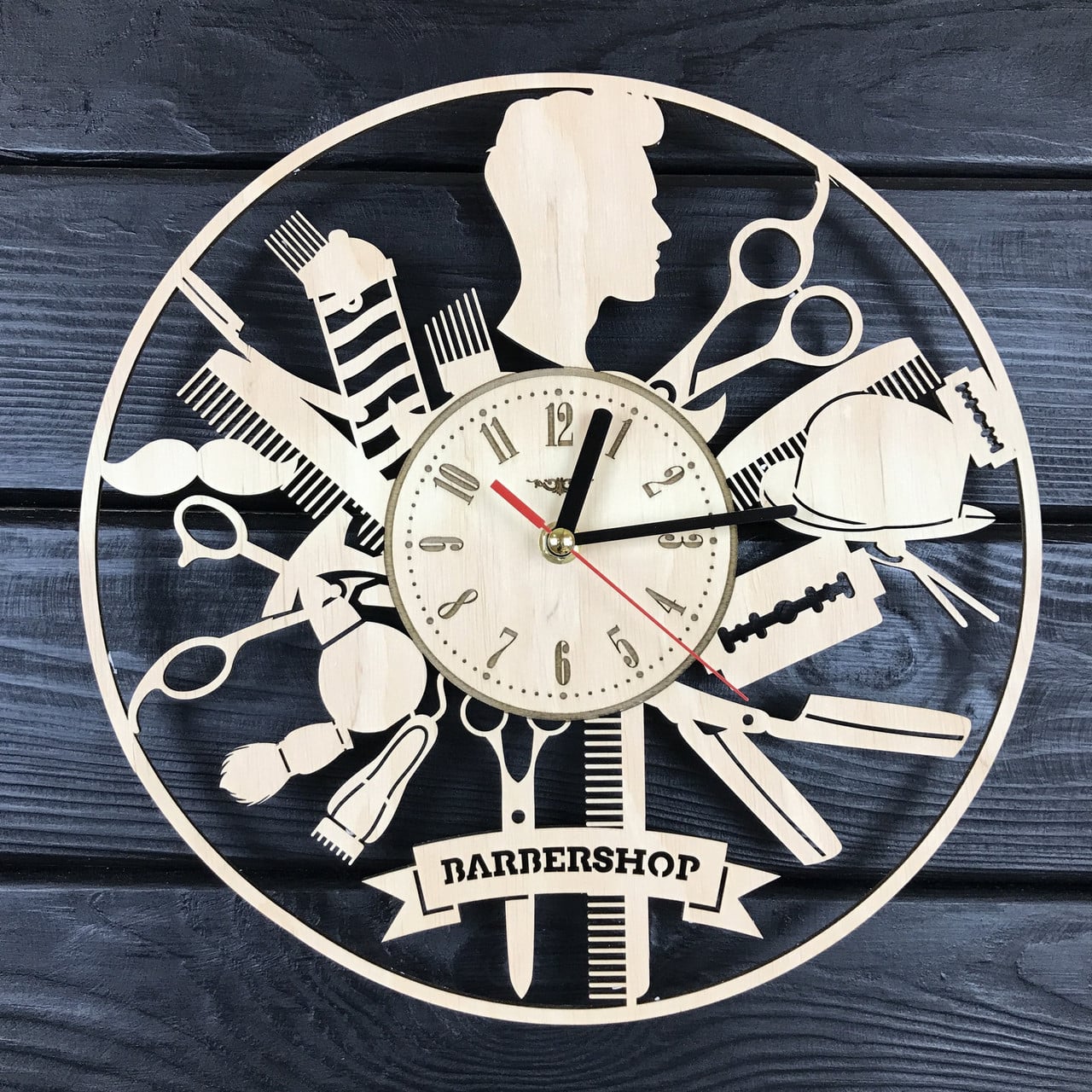 Часы настенные из дерева Мужской стилист