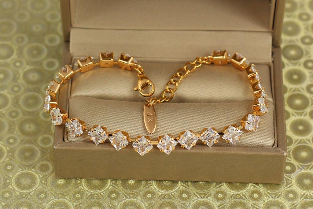 Браслет Xuping Jewelry Ледяные ромбы с белыми камнями 17 см Золотистый (34838828)