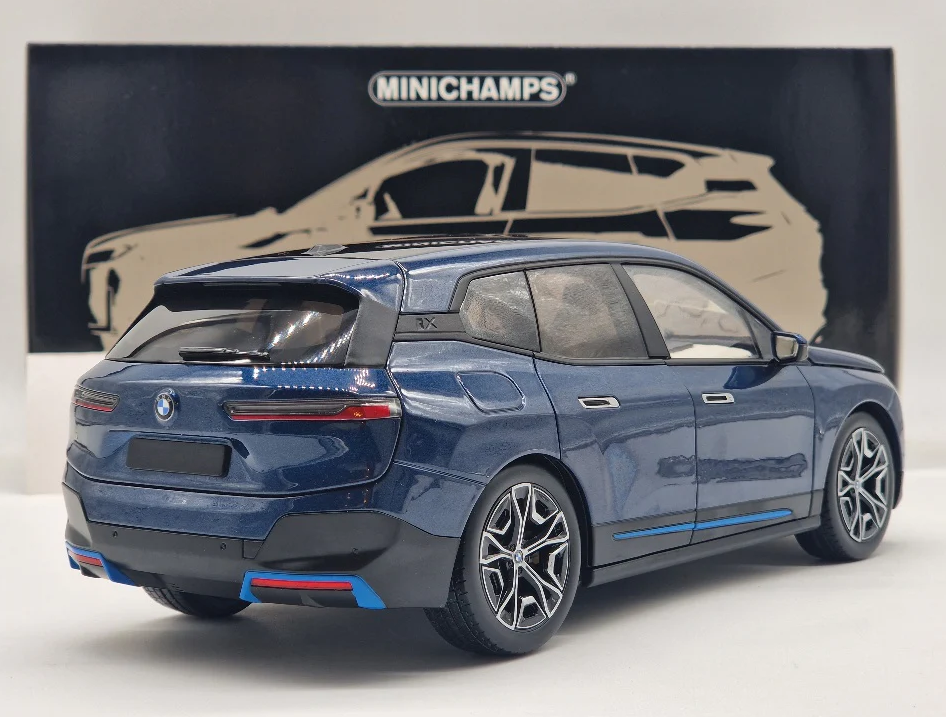 Модель автомобіля 1:18 Minichamps BMW iX SUV 2022 Blue Metallic (110023100) - фото 2