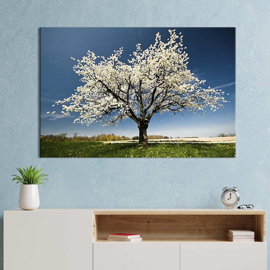 Картина на холсте Весеннее дерево 51x34 см (546-1)