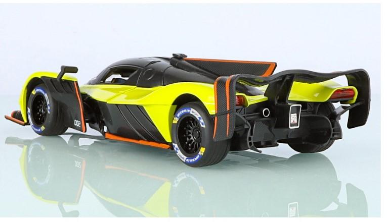 Машина колекційна Aston Martin Valkyrie металева з інерційним механізмом/світлом/звуком 1:24 Жовтий (8040) - фото 7 Машина колекційна Aston Martin Valkyrie металева з інерційним механізмом/світлом/звуком 1:24 Жовтий (8040) - фото 7