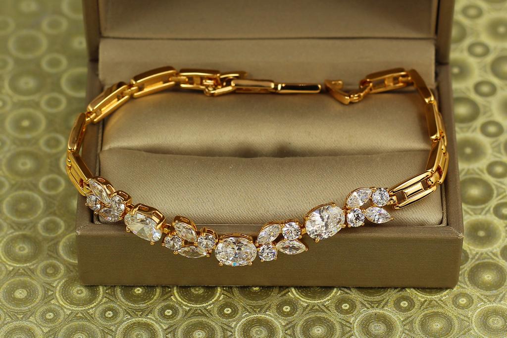 Браслет Xuping Jewelry Звездопад с белыми камнями 17,5 см Золотистый (31097806)