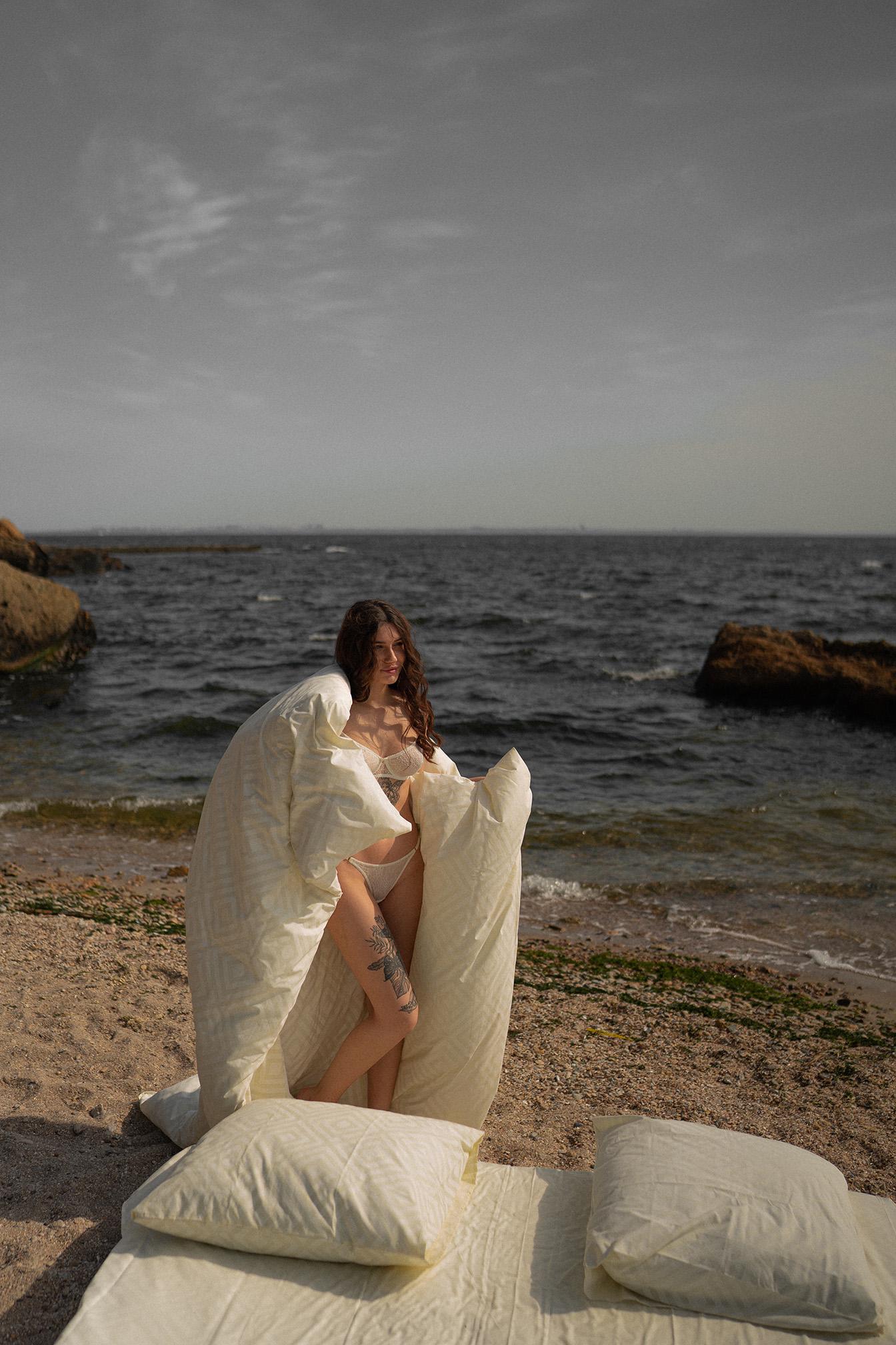 Комплект постільної білизни євро Amore Glux-123 бязь Молочний (KPB-Ae-Glux-123b(50x70)_) - фото 2 Комплект постільної білизни євро Amore Glux-123 бязь Молочний (KPB-Ae-Glux-123b(50x70)_) - фото 2