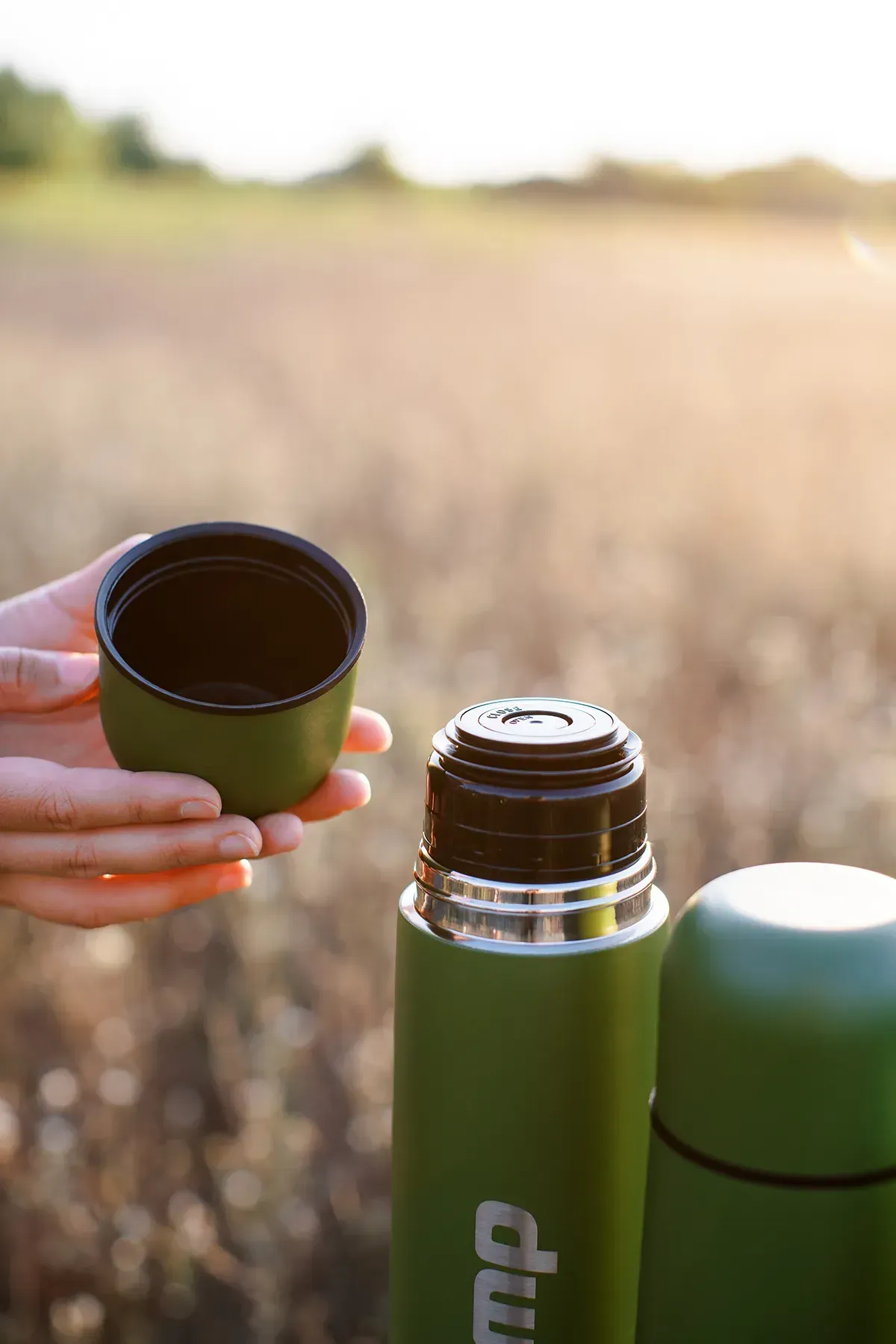 Термос для напитков Tramp Basic 0,75 л (UTRC-104-olive) - фото 5 Термос для напитков Tramp Basic 0,75 л (UTRC-104-olive) - фото 5