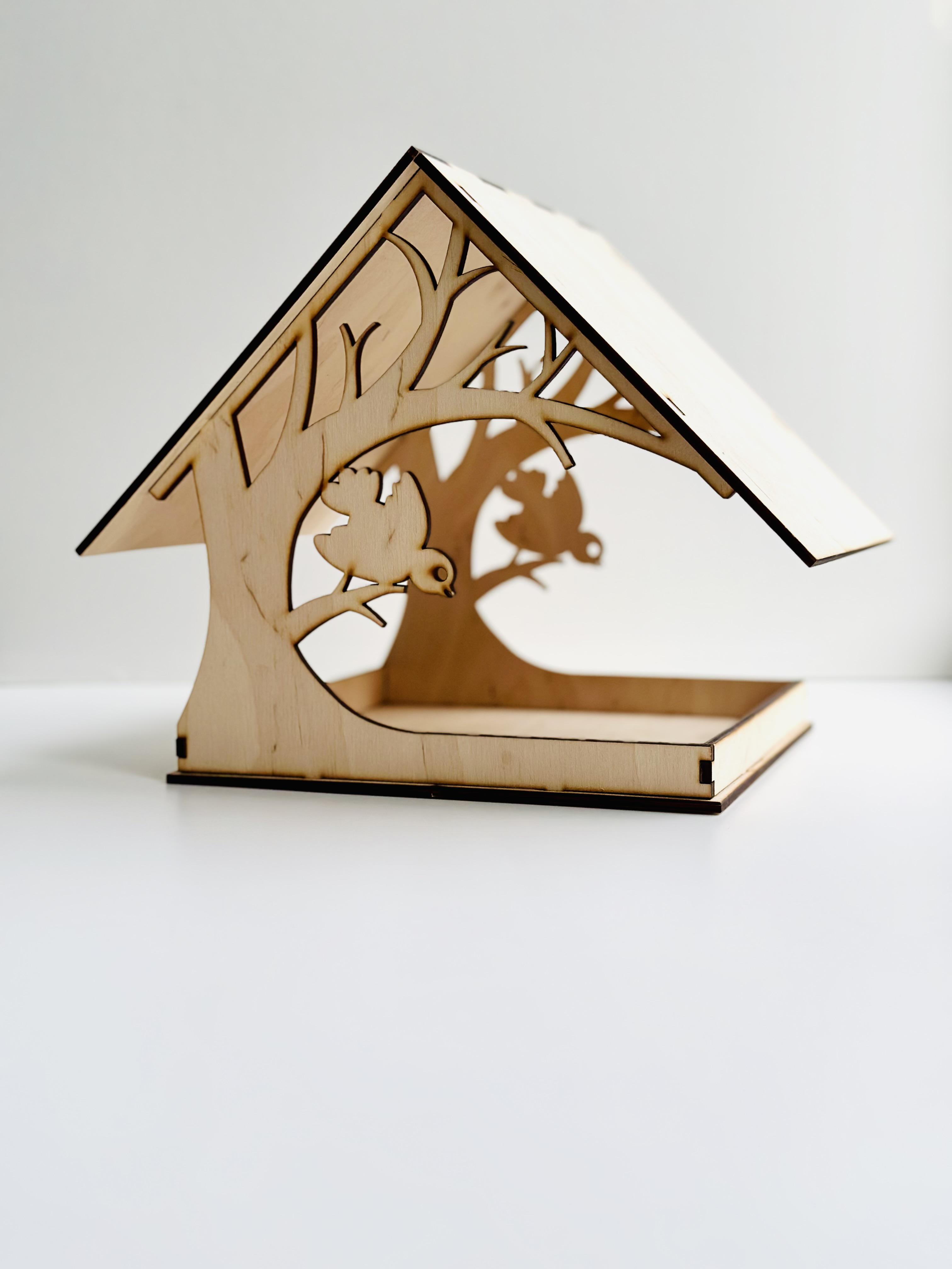 Кормушка для птиц из фанеры резная 28x22,5x23 см (AS-4293)