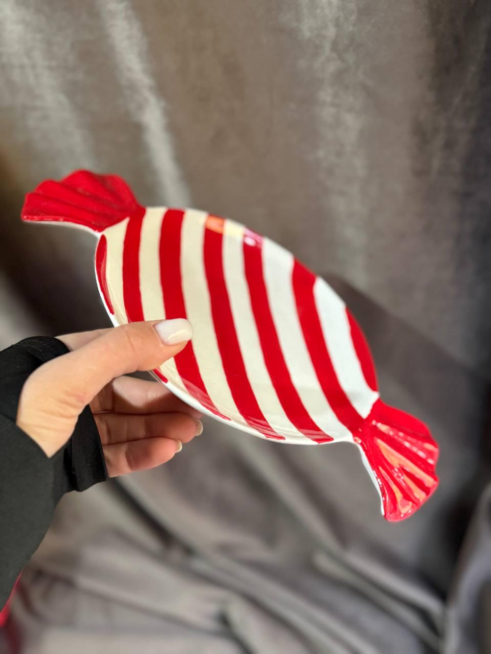 Тарілка десертна новорічна YIWU CR-1-25 порцелянова 15,5 см (CR-1-25) - фото 4 Тарілка десертна новорічна YIWU CR-1-25 порцелянова 15,5 см (CR-1-25) - фото 4