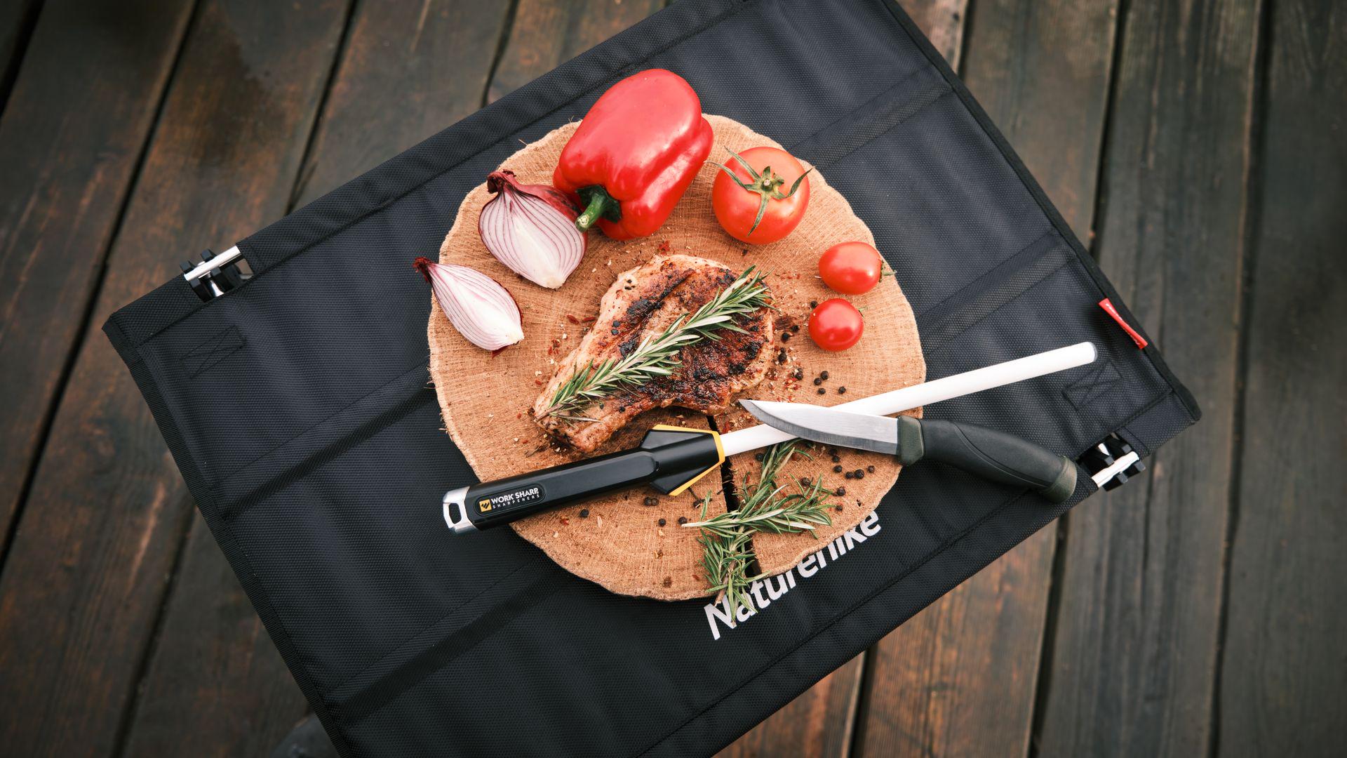 Мусат для заточки кухонных ножей Work Sharp Ceramic Kitchen Honing Rod керамический Черный с белым (14-79-WSKTNCHR-I) - фото 10 Мусат для заточки кухонных ножей Work Sharp Ceramic Kitchen Honing Rod керамический Черный с белым (14-79-WSKTNCHR-I) - фото 10