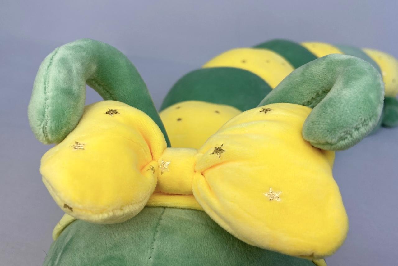 Мягкая игрушка-обнимашка Гусеничка с бантиком 70 см Зеленый/Желтый (E33185) - фото 6 Мягкая игрушка-обнимашка Гусеничка с бантиком 70 см Зеленый/Желтый (E33185) - фото 6