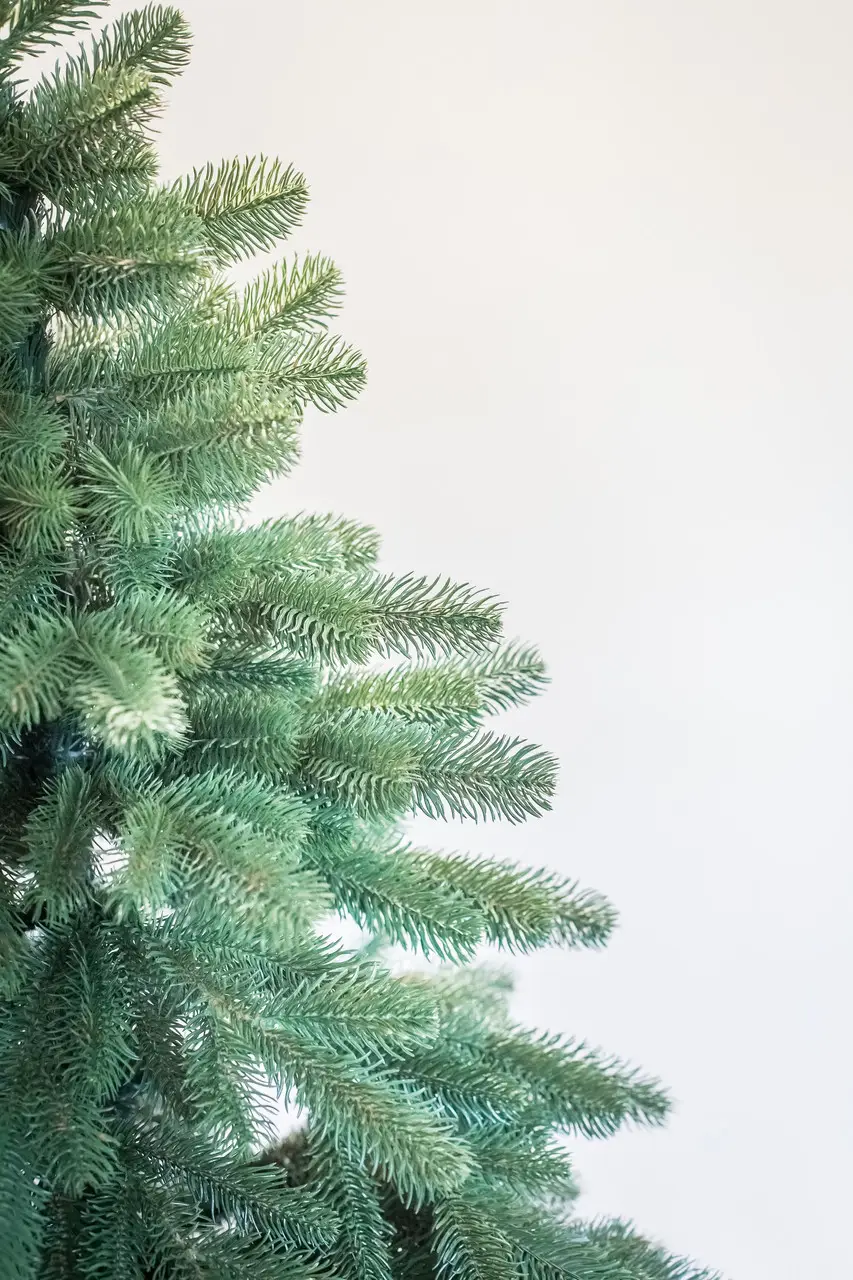 Искусственная елка литая Роял 2,1 м - фото 3 Искусственная елка литая Роял 2,1 м - фото 3