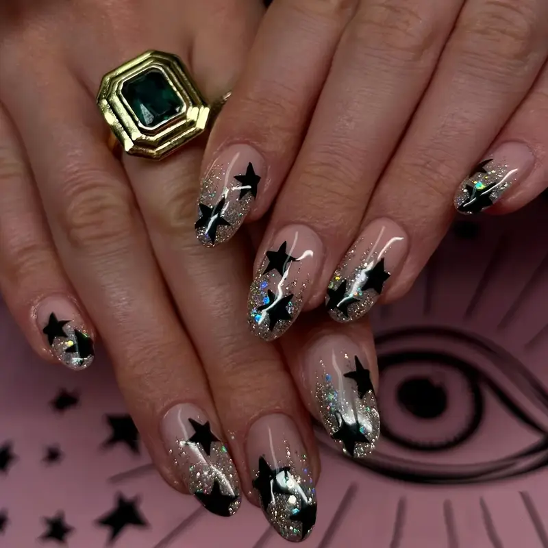 Ногти накладные френч Звезды с блестками овал средней длины с клеевыми стиками 24 шт. Серебристый с черным (3000003696) - фото 3 Ногти накладные френч Звезды с блестками овал средней длины с клеевыми стиками 24 шт. Серебристый с черным (3000003696) - фото 3