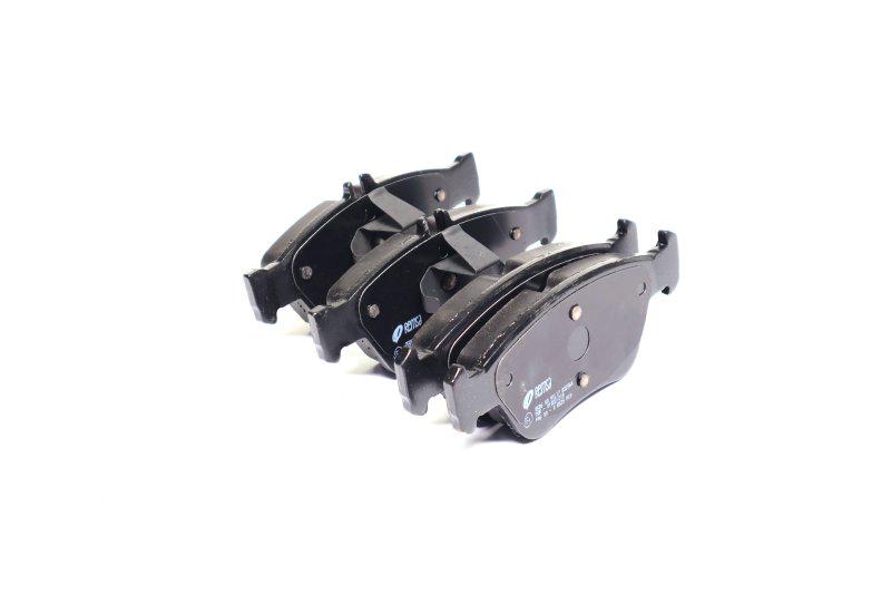 Тормозные колодки дисковые REMSA Mercedes C-Class W202 clk c208 передние (0586.00)