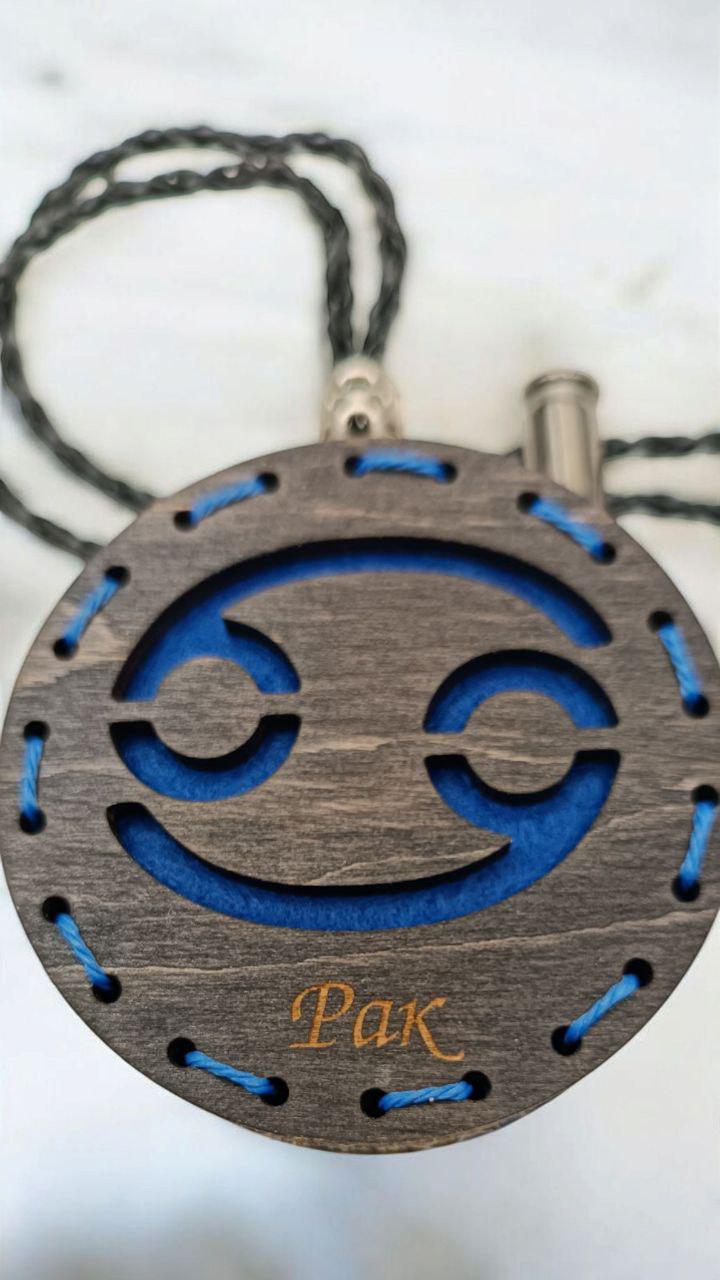 Ароматизатор для авто со знаком зодиака Рак из дерева/войлока и аромапарфюм 10 мл (86) - фото 3