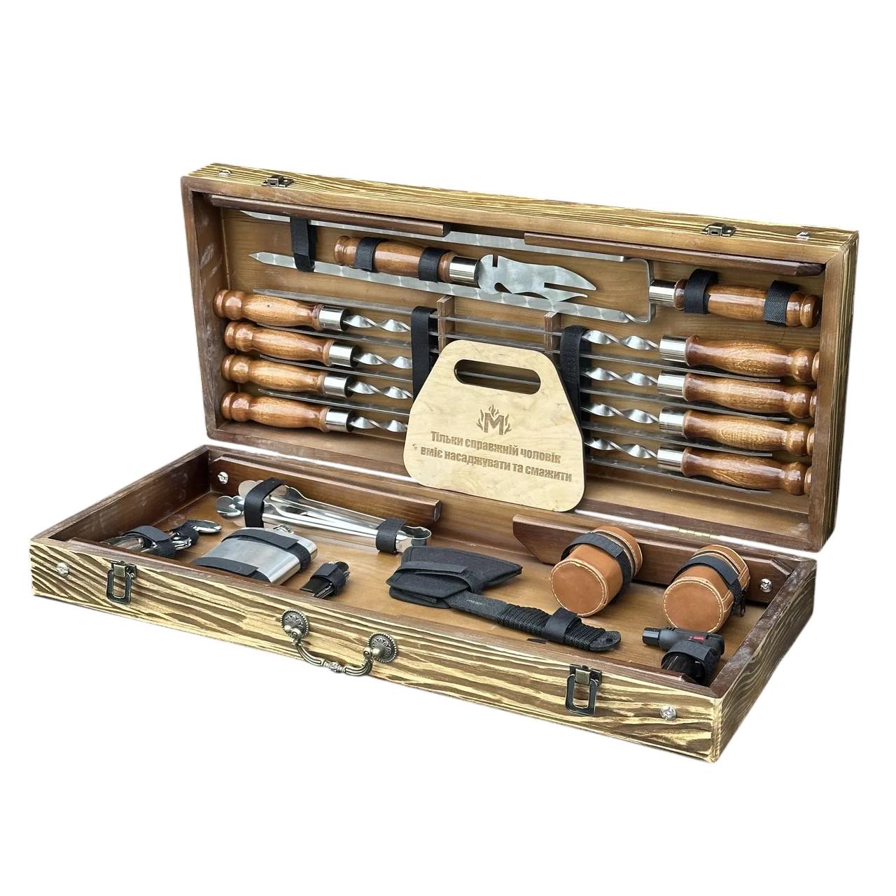 Подарунковий набір шампурів з аксесуарами Mzavod Отаман із нержавіючої сталі в кейсі-стілі з дерева 68x30x11 см (136-17-1191410000854)