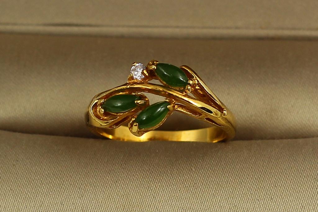 Кольцо Три черта нефрит р. 19 Золотистый (30567814)