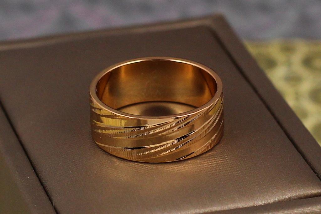 Обручка Xuping Jewelry тіснені косі смужки 8 мм р. 22 Золотистий (2058436921) Обручка Xuping Jewelry тіснені косі смужки 8 мм р. 22 Золотистий (2058436921)