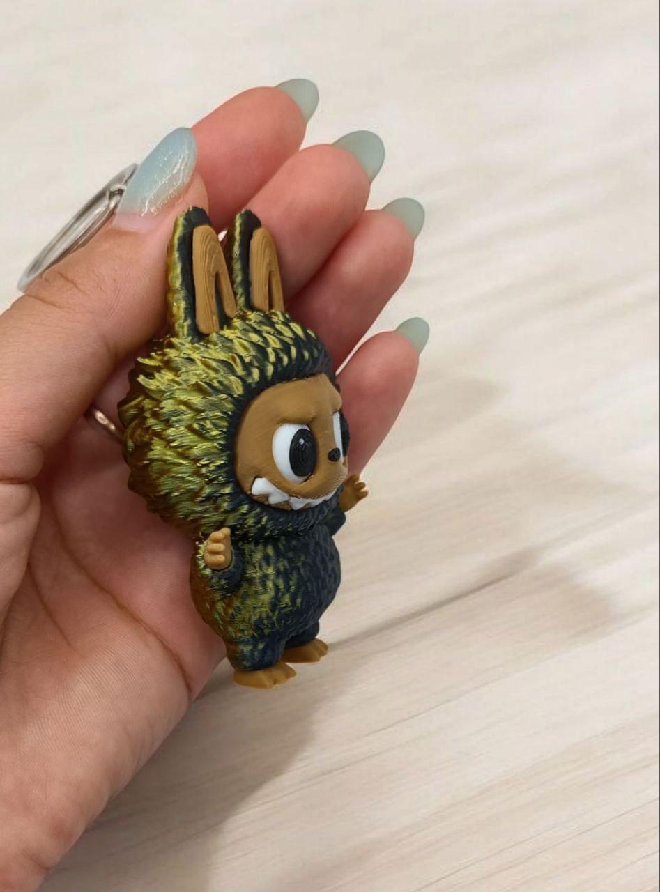 Брелок Лабубу 3Д пластиковый Черно-золотой (27472038) - фото 6