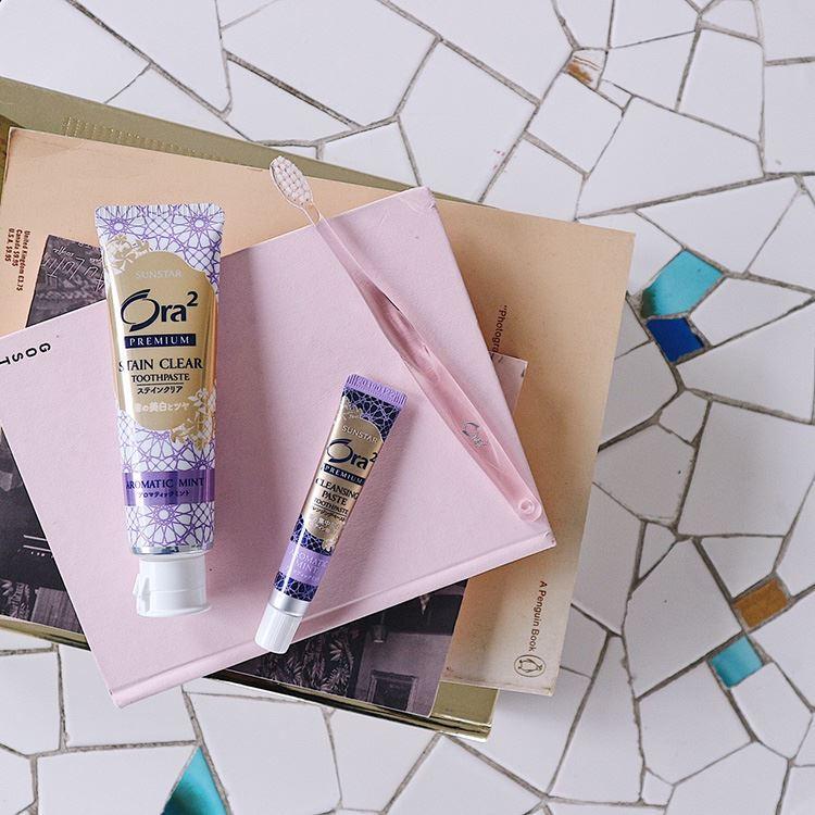 Зубна паста SUNSTAR Ora2 Premium відбілююча лаванда м'ята 100 г (2423165898) - фото 2 Зубна паста SUNSTAR Ora2 Premium відбілююча лаванда м'ята 100 г (2423165898) - фото 2