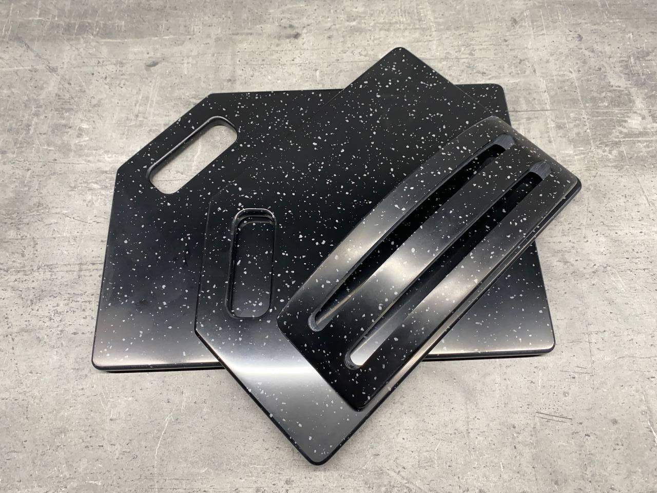 Набор досок кухонных Black Glass из искусственного акрилового камня на подставке 2 шт. - фото 3 Набор досок кухонных Black Glass из искусственного акрилового камня на подставке 2 шт. - фото 3