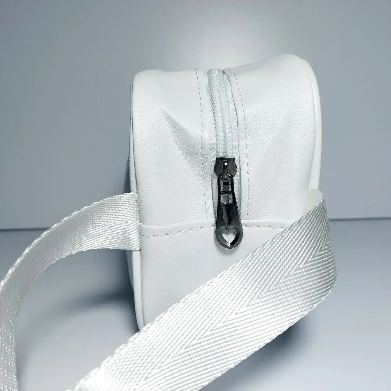 Косметичка-органайзер водонепроникна для приладдя прозора S 22x8x13 см Білий (2511916385) - фото 4 Косметичка-органайзер водонепроникна для приладдя прозора S 22x8x13 см Білий (2511916385) - фото 4