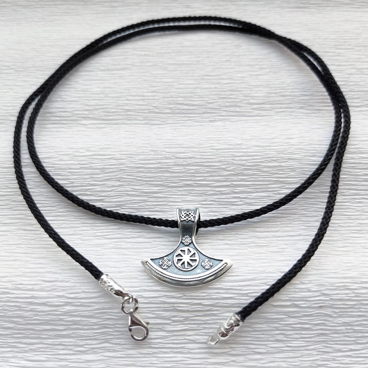 Шнурок и серебряный кулон Топор Перуна 60 см (226п/112ш60)