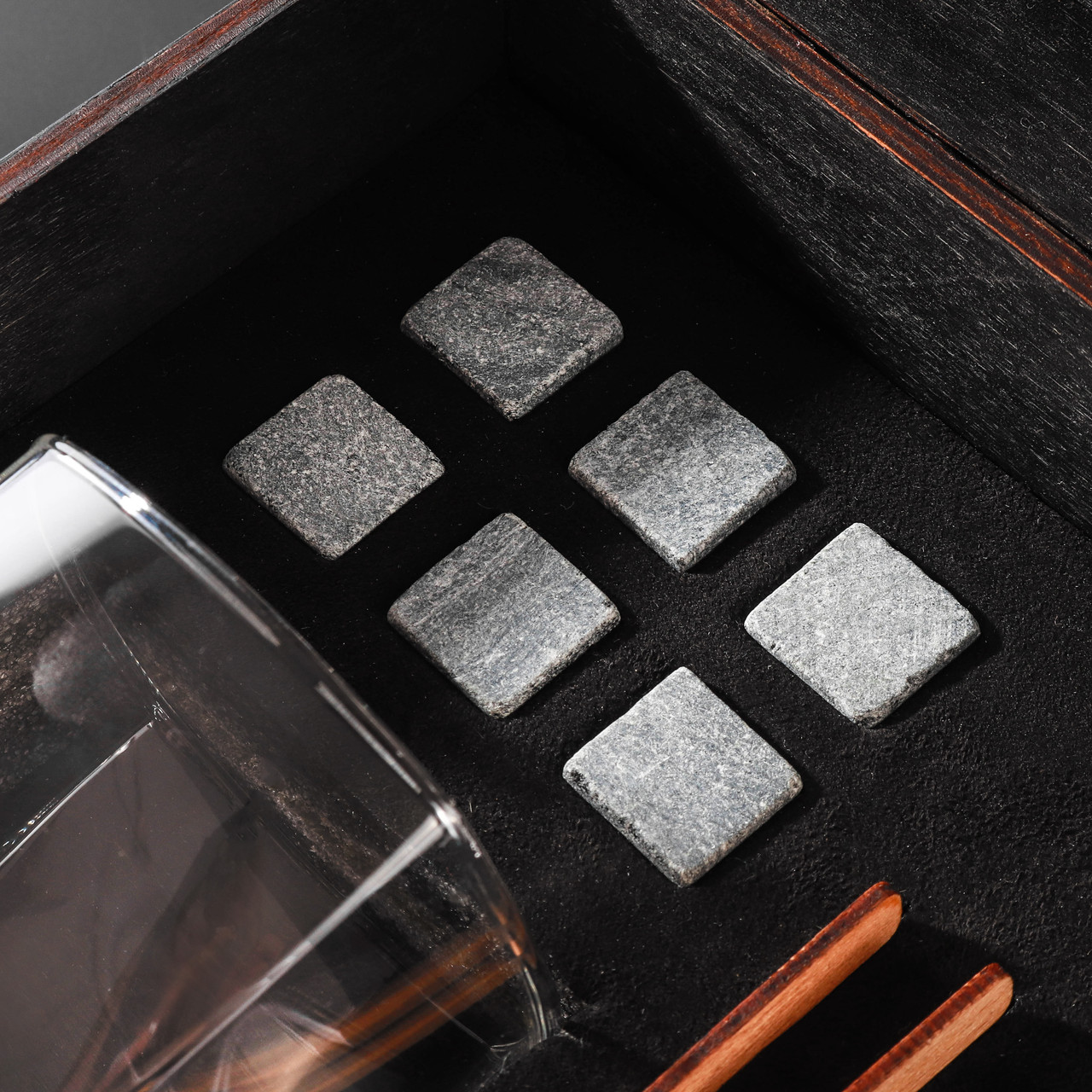 Набор для виски с камнями Whiskey stones щипцами и бокалами Bohemia Quadro в упаковке 19 пр. (00146) - фото 4