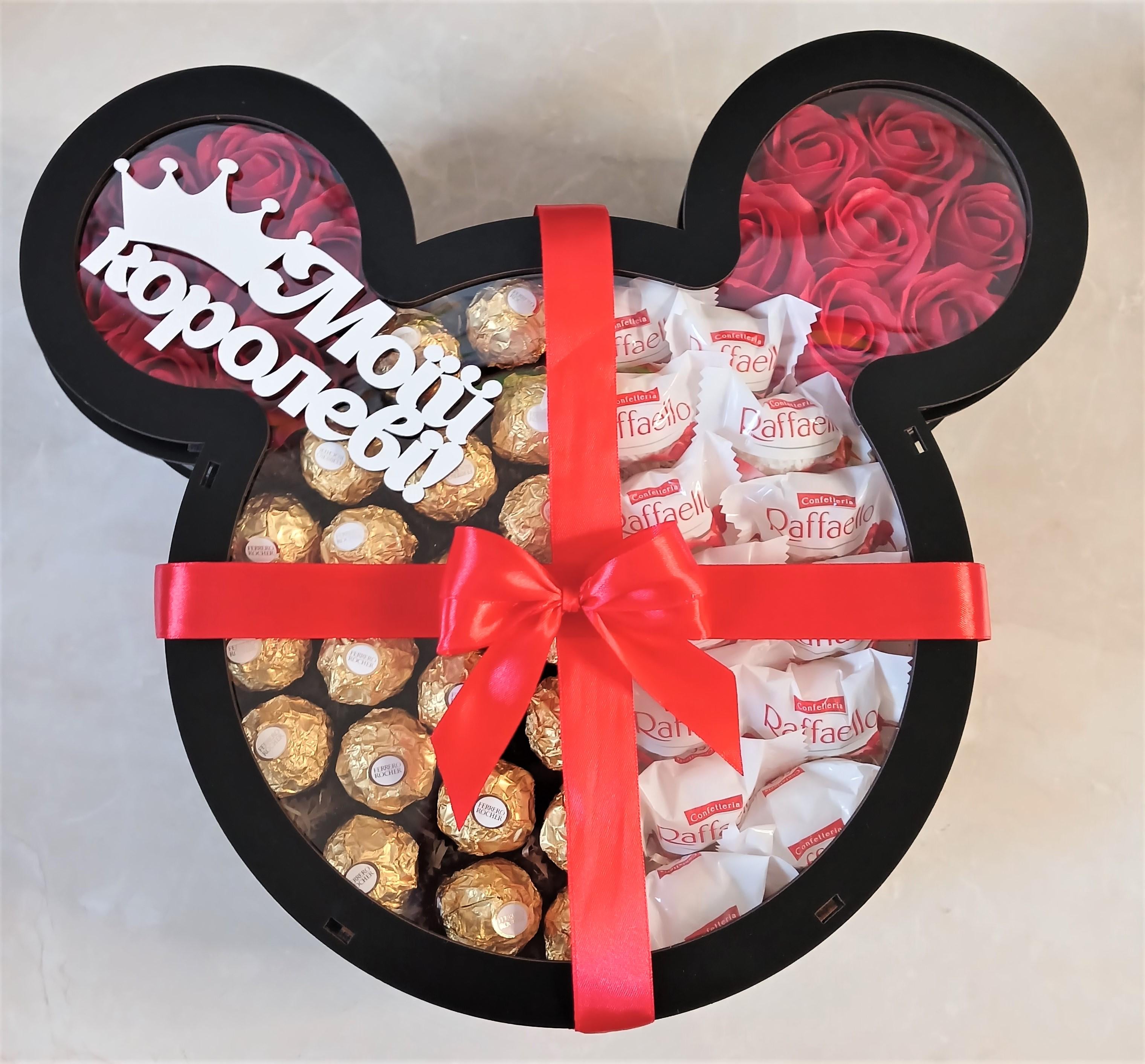 Подарочный бокс девушке Мики с конфетами Ferrero на 8 марта/День рождения (14535384)