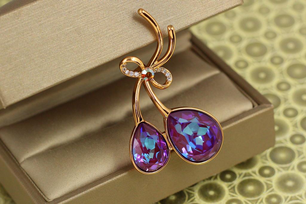 Брошка Xuping Jewelry Дві крапельки з фіолетовими каменями Сваровські 4,7 см Золотистий (31462947) Брошка Xuping Jewelry Дві крапельки з фіолетовими каменями Сваровські 4,7 см Золотистий (31462947)
