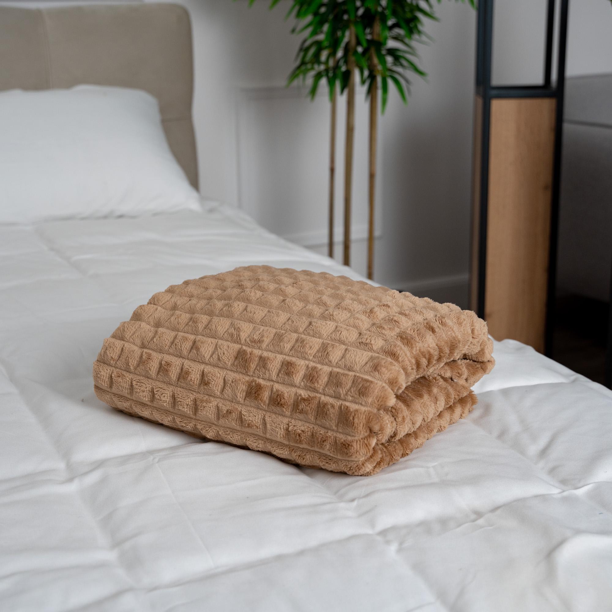 Велюровый плед в квадратик двуспальный Темно-Бежевый (4002) - фото 1 Велюровый плед в квадратик двуспальный Темно-Бежевый (4002) - фото 1