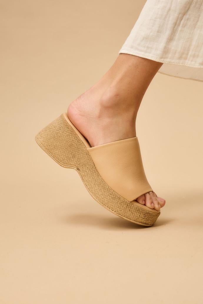 Шлепанцы женские Fabio Monelli кожаные р. 37 Бежевый (184775)