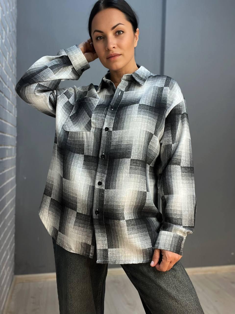 Рубашка женская Baoyu 225 клетчатая оверсайз фланель удлиненная спинка OS Черный (2606)