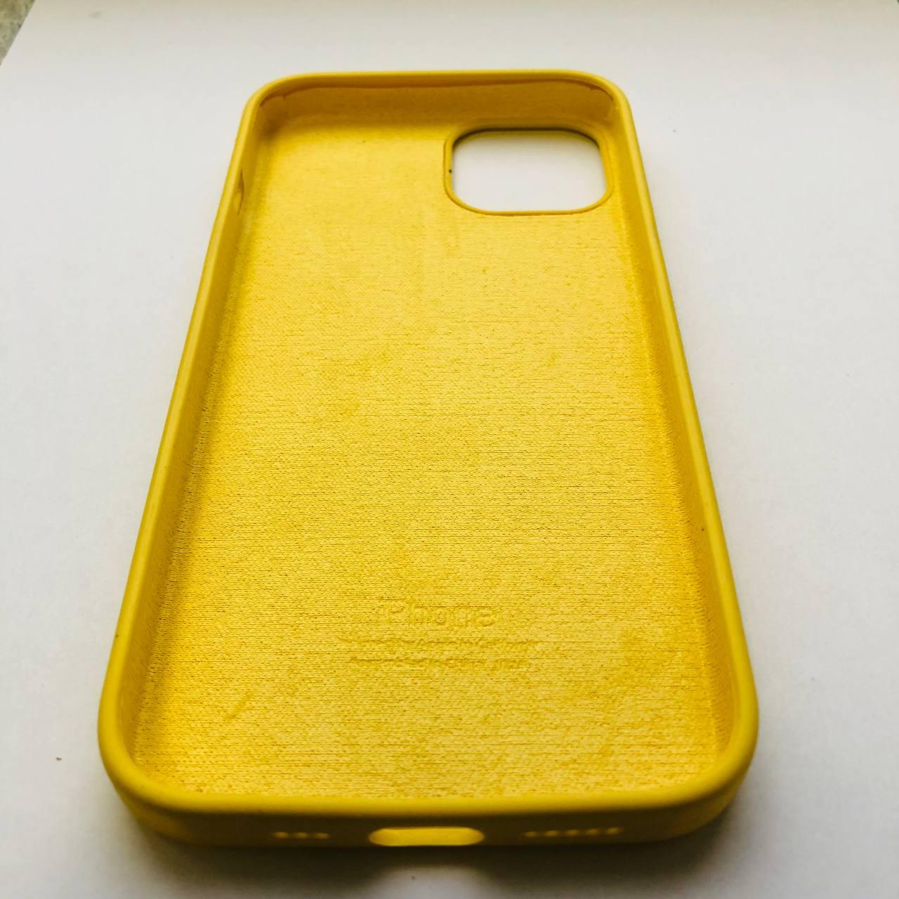 Чехол Silicone Case для Apple iPhone 13 Yellow - фото 3