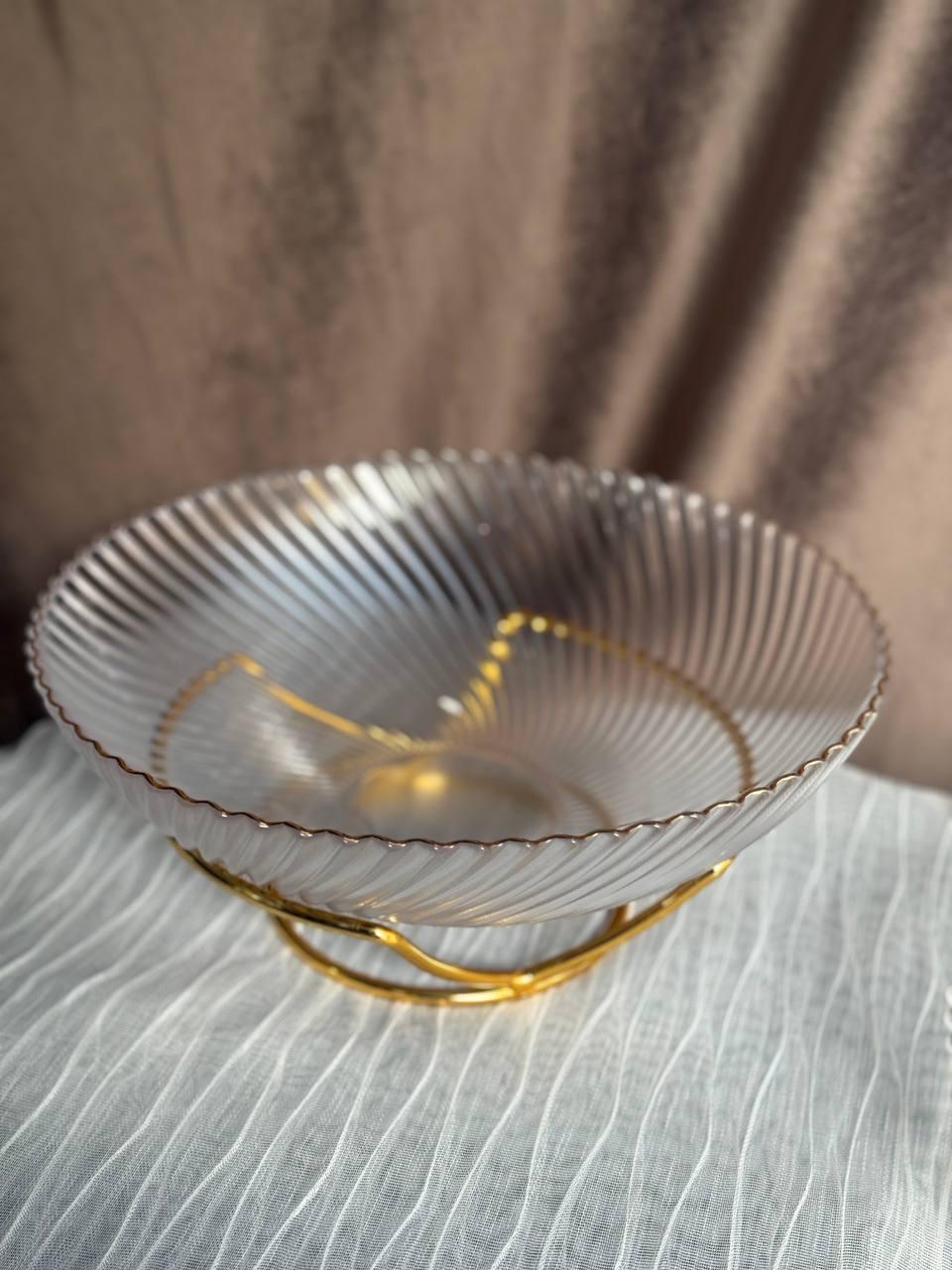 Салатник скляний Elisey Золота хвиля на металевій підставці 24 см (9219-041)