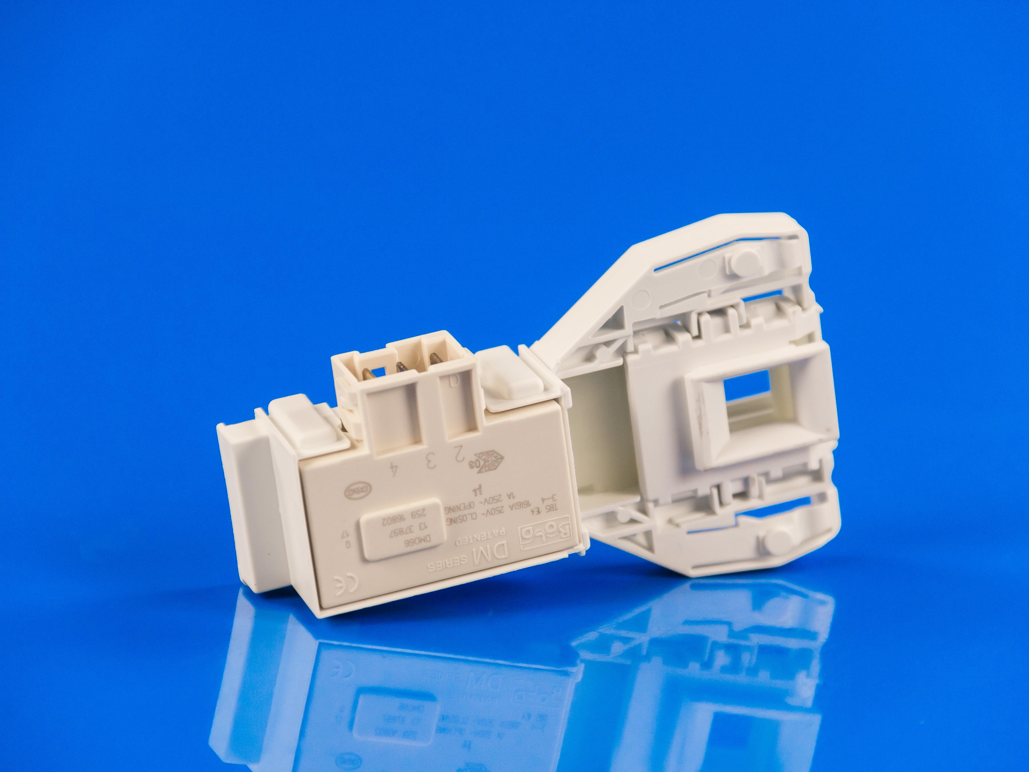 Замок ПБЛ для пральної машини Indesit C00297327