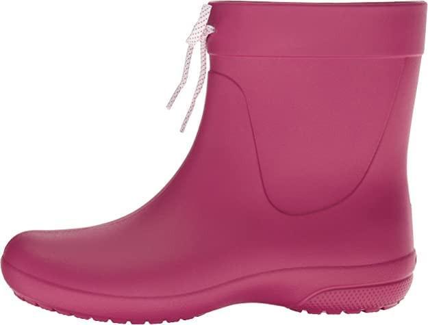 Чоботи жіночі гумові Crocs Freesail Shorty Rain Boot Berry р. 35 Яскраво-рожевий (10404) - фото 7