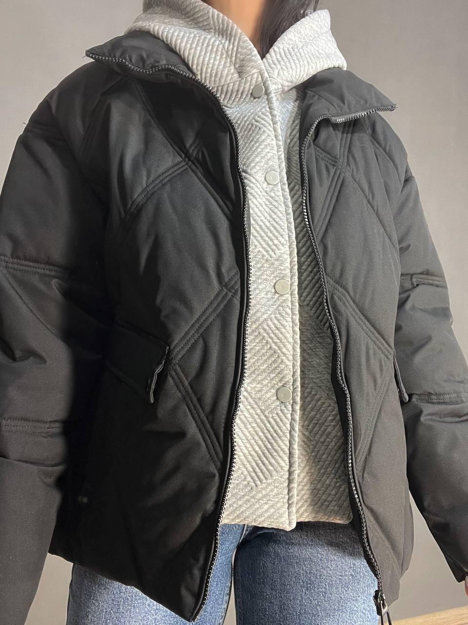 Куртка женская Joy one 552 демисезонная оверсайз трикотажная вставка с капюшоном двойная застежка M Черный (3425) - фото 9 Куртка женская Joy one 552 демисезонная оверсайз трикотажная вставка с капюшоном двойная застежка M Черный (3425) - фото 9