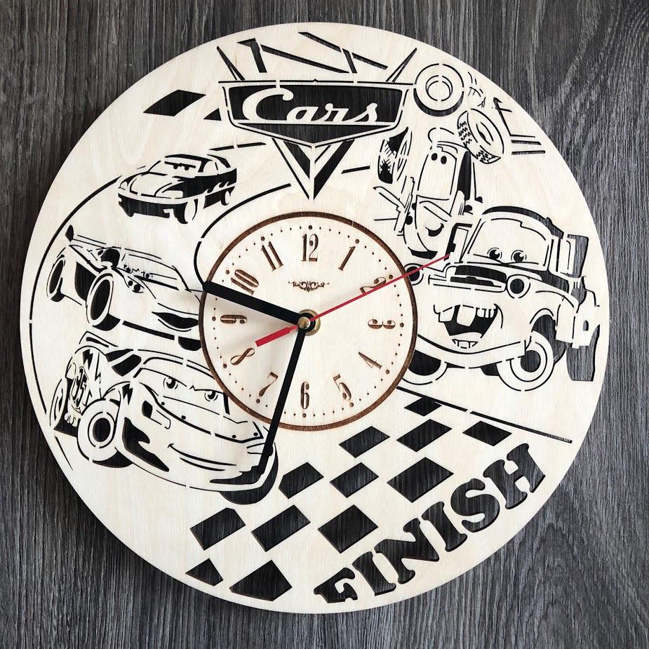 Часы настенные бесшумные из дерева в детскую Тачки