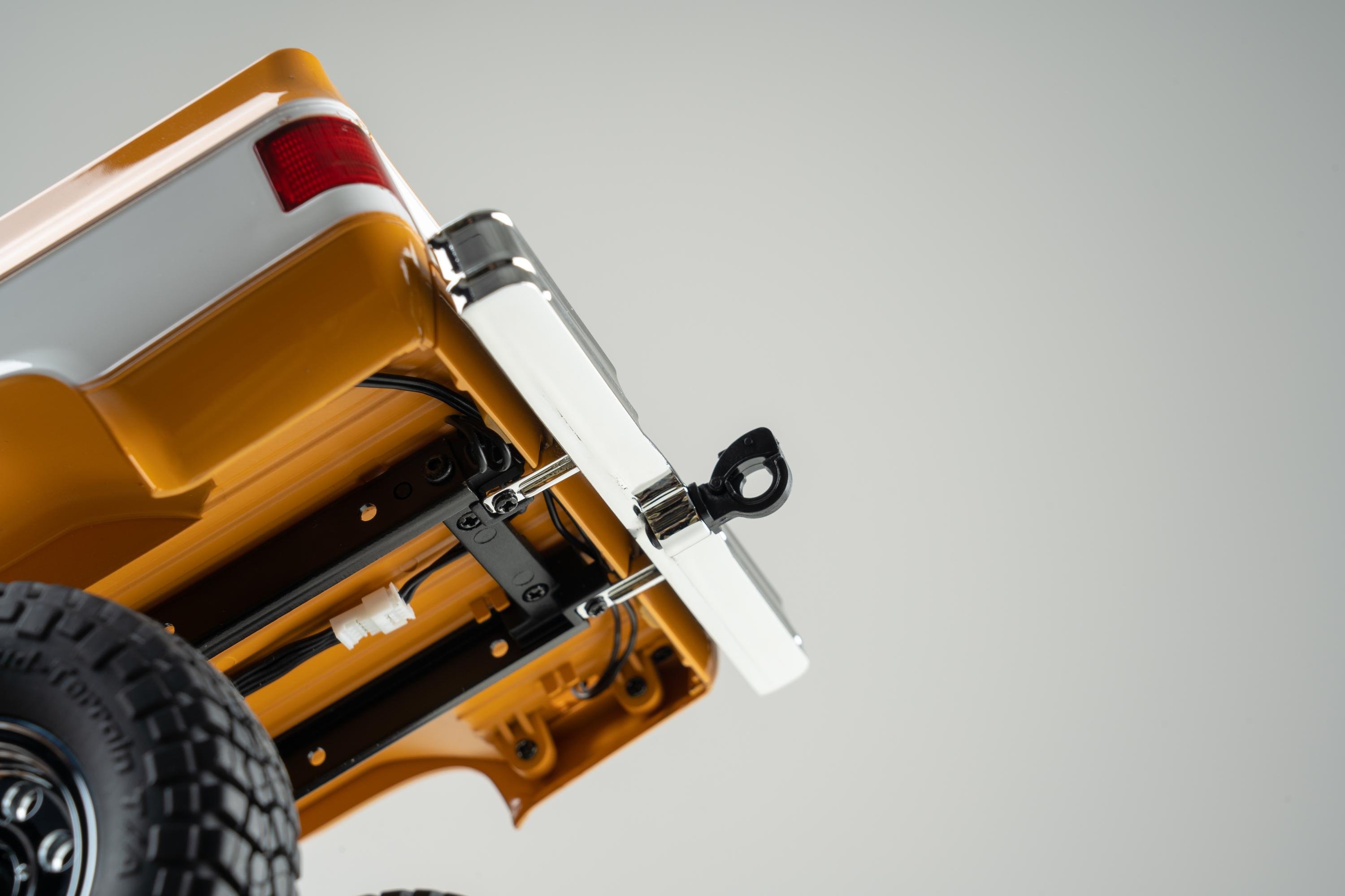 Машинка на радиоуправлении FMS 1:18 Chevrolet K10 RTR Желтый - фото 17 Машинка на радиоуправлении FMS 1:18 Chevrolet K10 RTR Желтый - фото 17